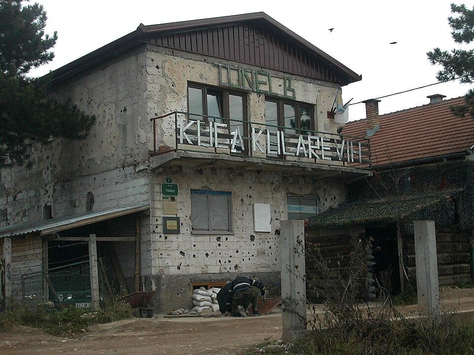 Havaalanının altındaki tünel